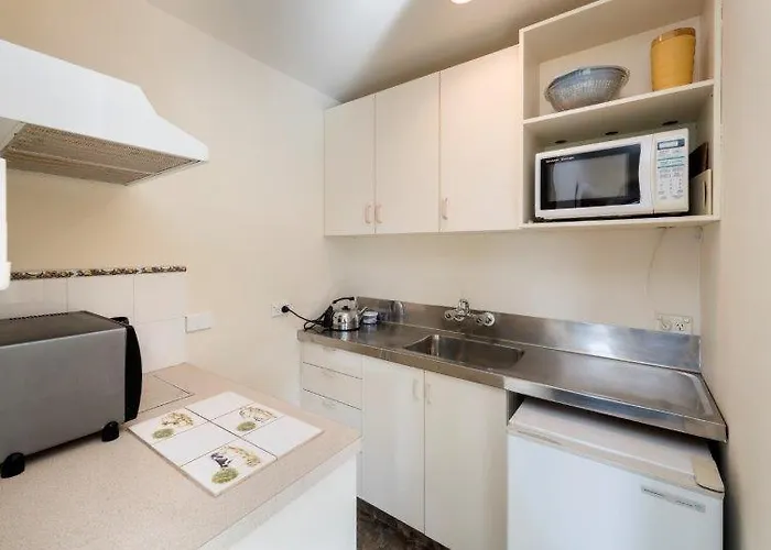 Apartment Cosy With A View & Close To Town *